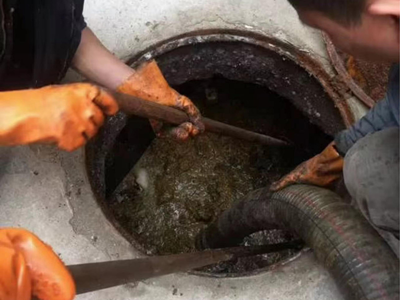 龙岗清理化粪池时如何避免沼气的危害?